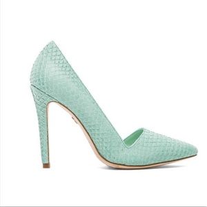 Alice + Olivia pumps